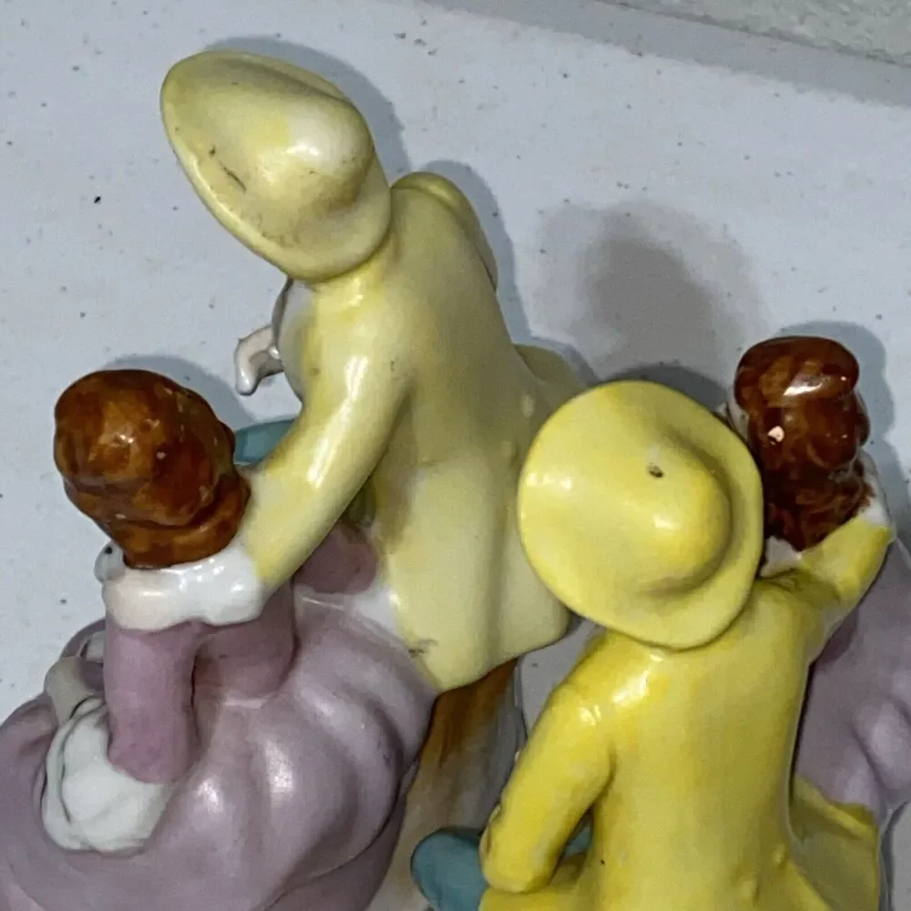 VTG Made In Occupied Japan Victorian Couple Courting Figurine Set 2 Porcelain 7”